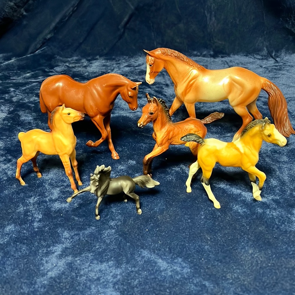 Set/6 Toy Horses